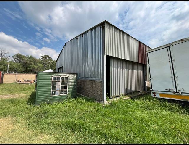 3,000M² WAREHOUSE FOR SALE IN VULCANIA